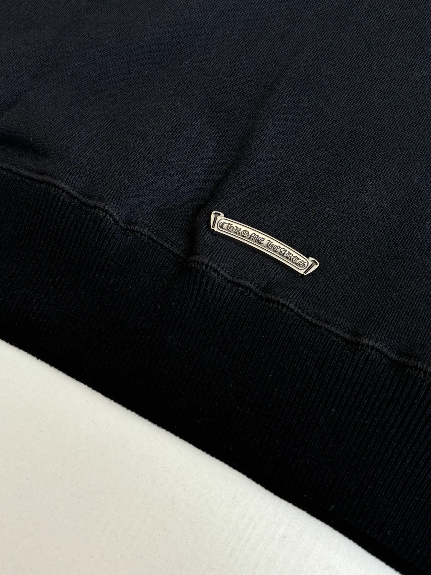 P500 Chrome Heart*/Chrome Heart CH patch embroidered logo hooded sweatshirt. Customized heavy fortress interwoven air cotton. Adopt imported machine patch embroidery process. The fabrics have been washed and have a better hand feel. Not easy to deform, not easy to shrink, not easy to fade. Size: S/M/L/XL